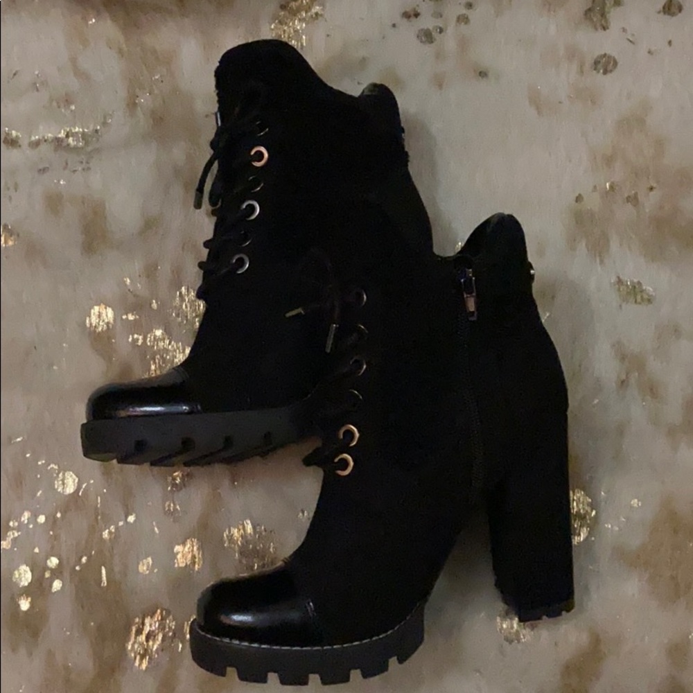 Guess boots
